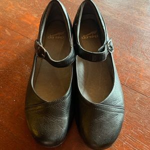 Women’s Mary Jane Dansko’s. Size 38